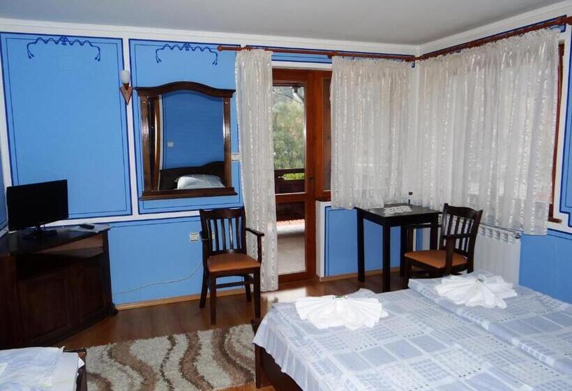 テラス付スタンダードルーム, Denis Guest House