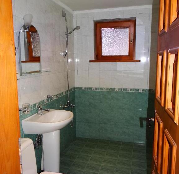 スタンダードトリプルルーム, Denis Guest House