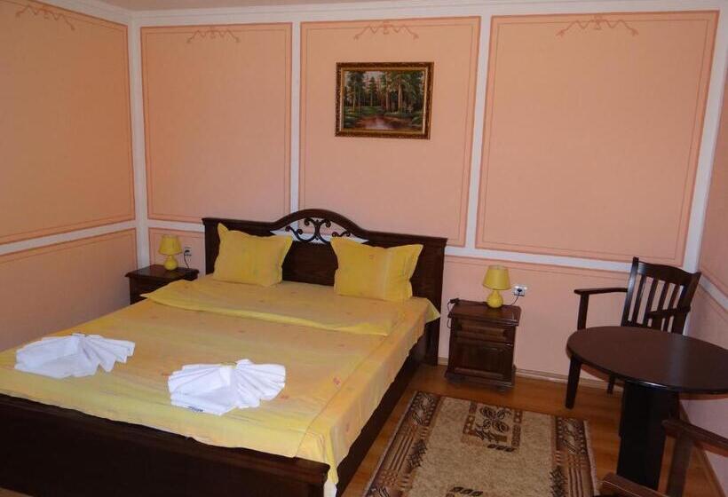 デラックスルーム, Denis Guest House