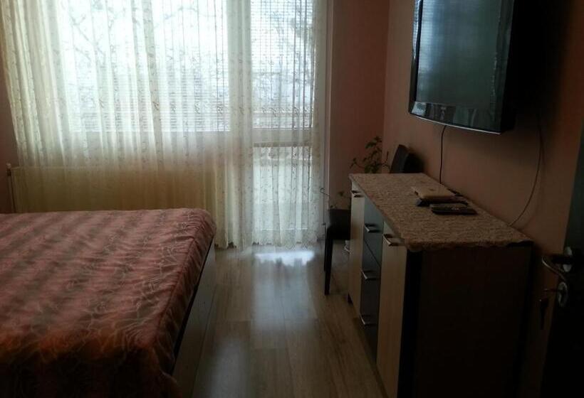 Номер Стандарт Совместная Ванная, Guest House Emi