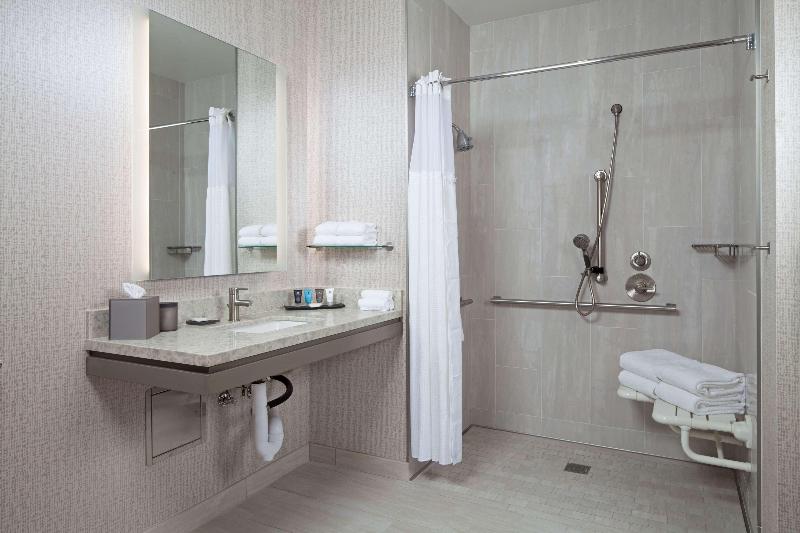 Люкс Кровать Кинг, Holiday Inn Express   Indianapolis   Southeast, An Ihg