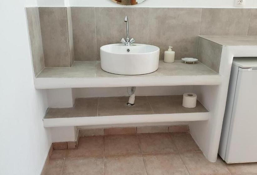 이코노미 룸, Iliada Odysseas Resort