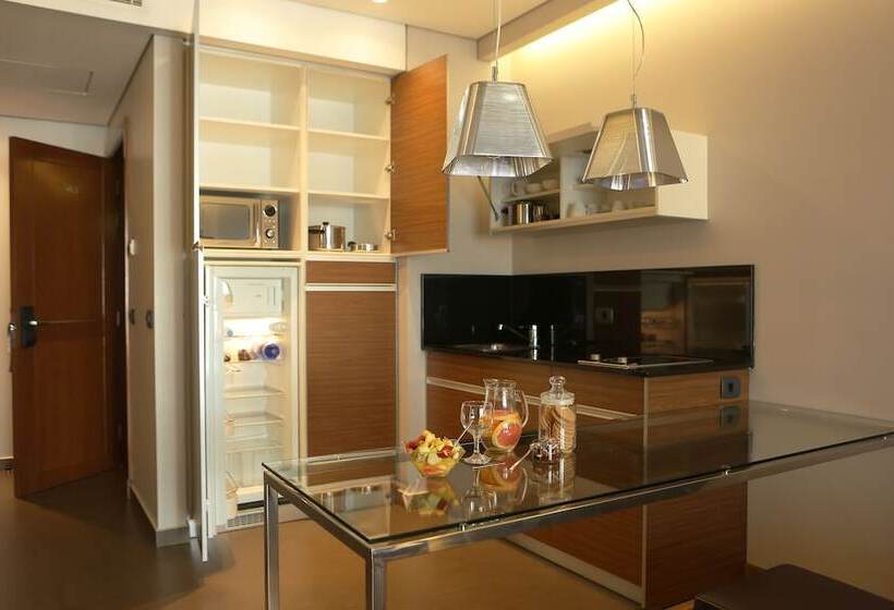 سوییت سوپریور, Parktower Suites