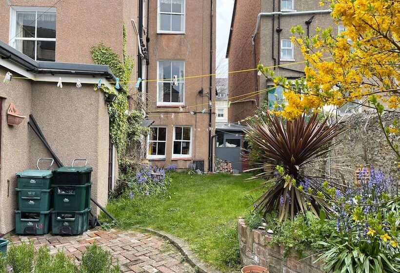Кровать в Общей Комнате, Llandudno Hostel