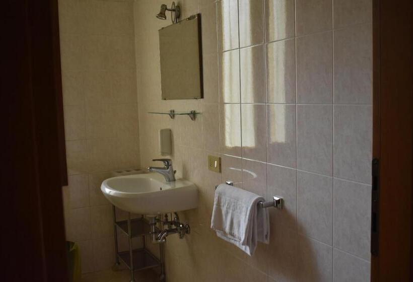 اتاق استاندارد سه نفره, Nuova Locanda Belvedere