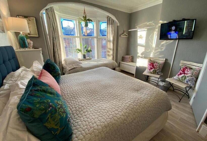 Deluxe Triple Room, The Mayfield Boutique Guest House