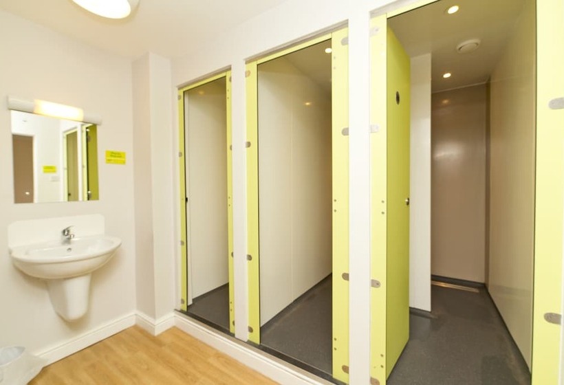 Кровать в Многоместном Номере с Общей Ванной, Yha Bath