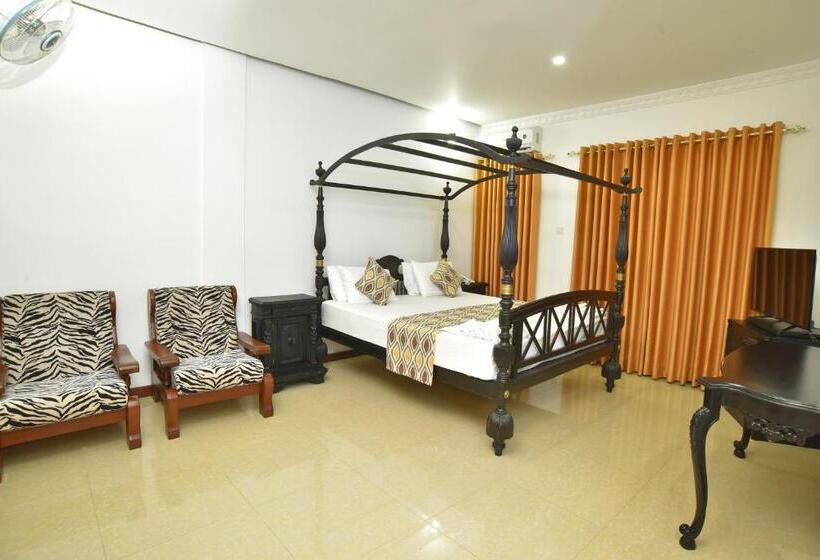 Номер Deluxe, Queensbury Malabe