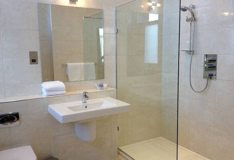 Quarto superior, Ascot House