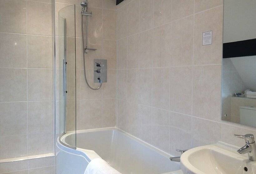 Quarto Triplo Standart, Ascot House