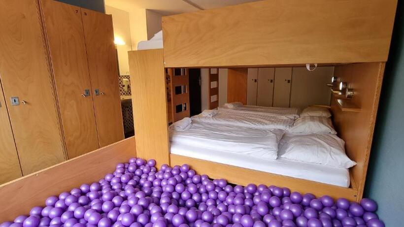 Семейный Номер Совместный Санузел, Hostel By Hyve Basel