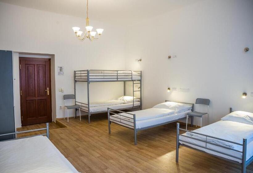تختخواب در اتاق مشترک, Hostel Little Quarter