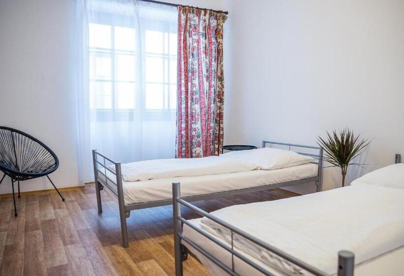 اتاق استاندارد یک نفره, Hostel Little Quarter