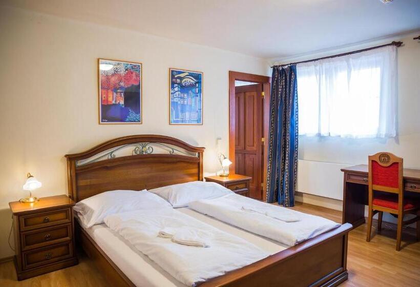 سوییت خانوادگی, Hostel Little Quarter