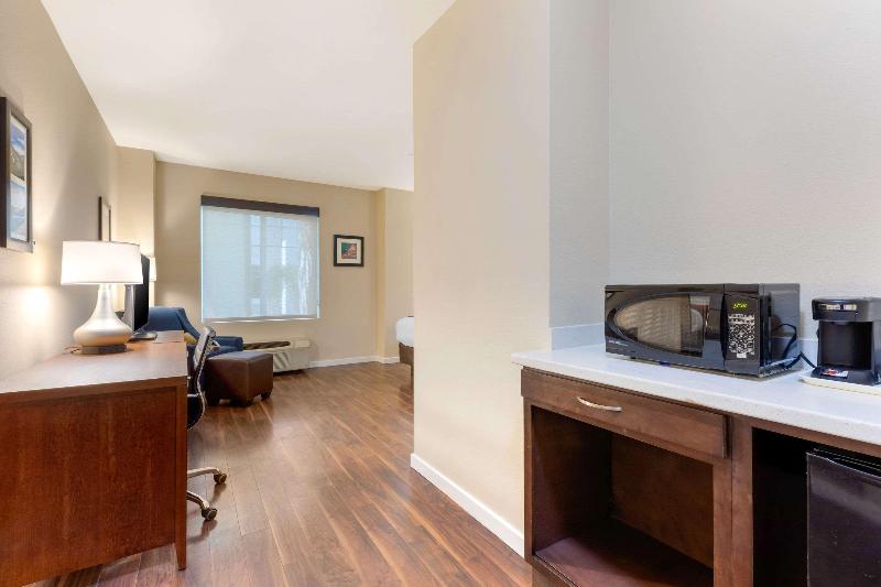 스탠다드 룸 킹사이즈 침대, Comfort Inn & Suites Near Ontario Airport