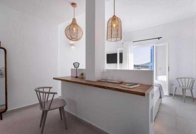 Студия Deluxe, Kouros Village