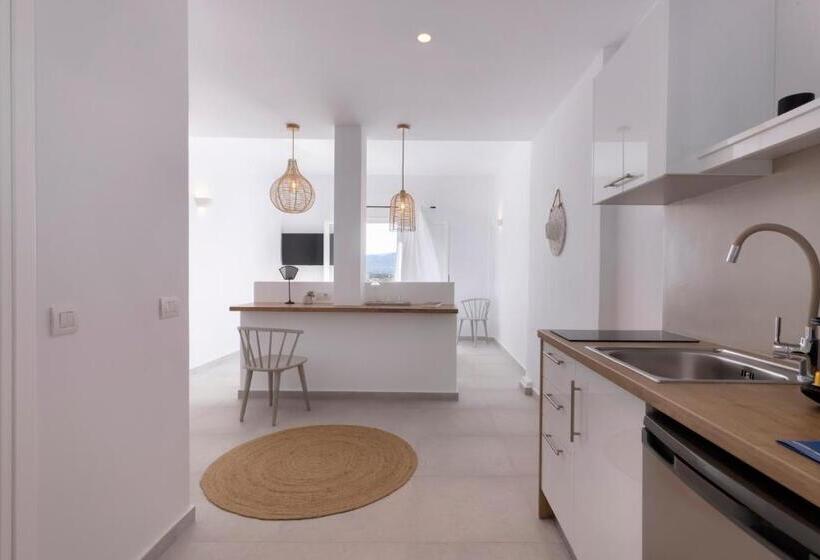 Студия Deluxe, Kouros Village