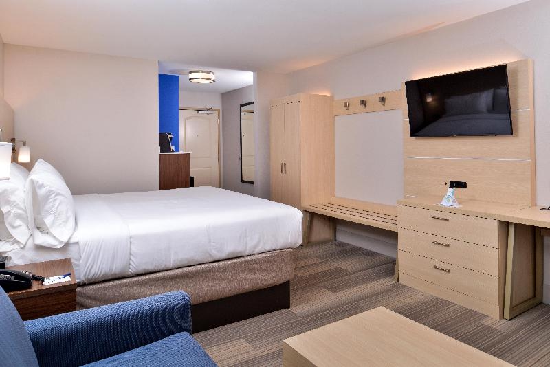 Люкс Кровать Кинг, Holiday Inn Express Hotel & Suites Cincinnati   Mason, An Ihg