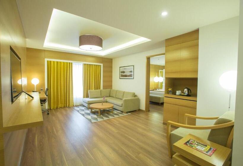 Люкс Клуб, The Residency Towers Coimbatore