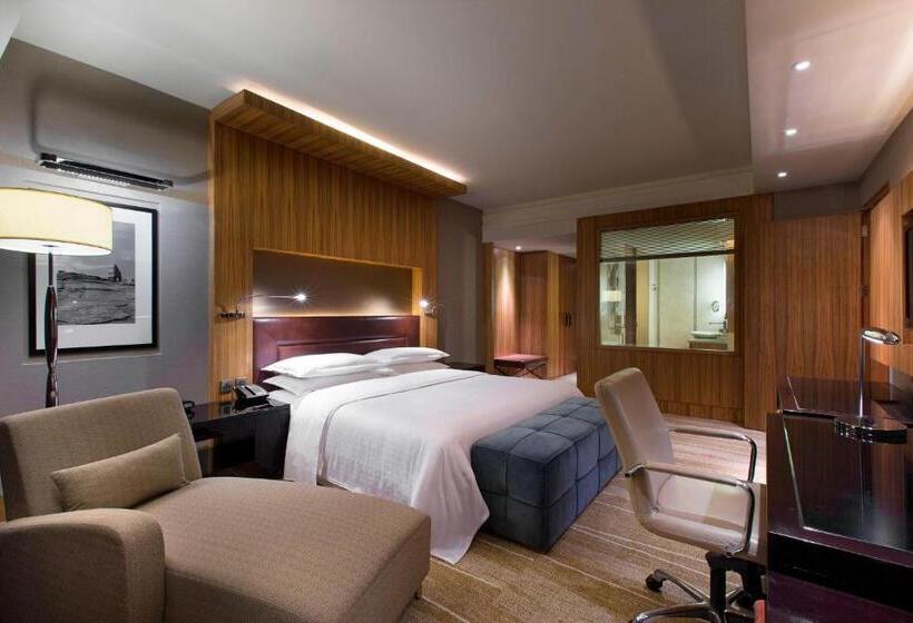 Люкс Премиум, Sheraton Grand Bangalore Hotel At Brigade Gateway
