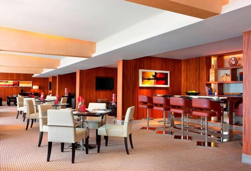 Люкс Премиум, Sheraton Grand Bangalore Hotel At Brigade Gateway