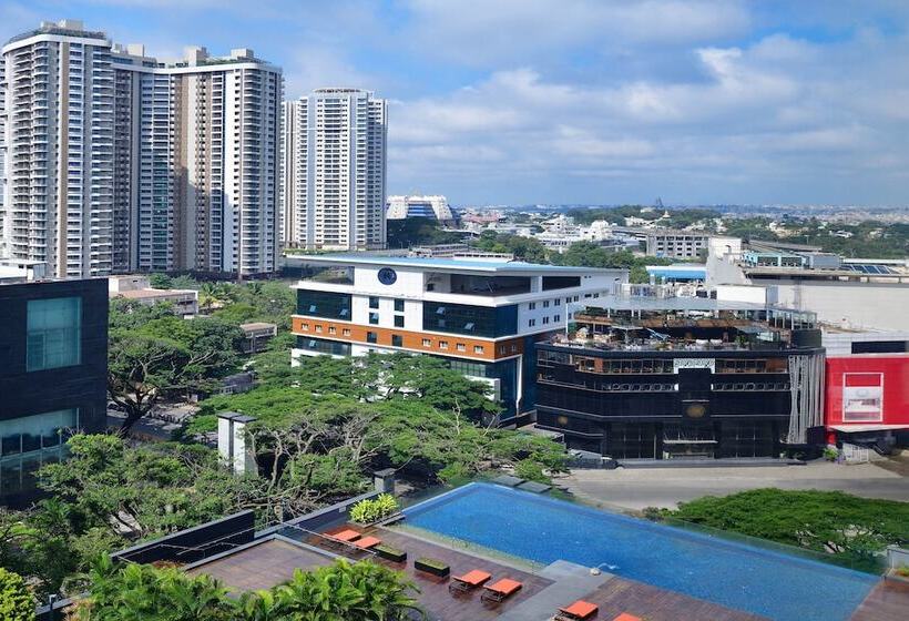 Номер Клуб, Sheraton Grand Bangalore Hotel At Brigade Gateway
