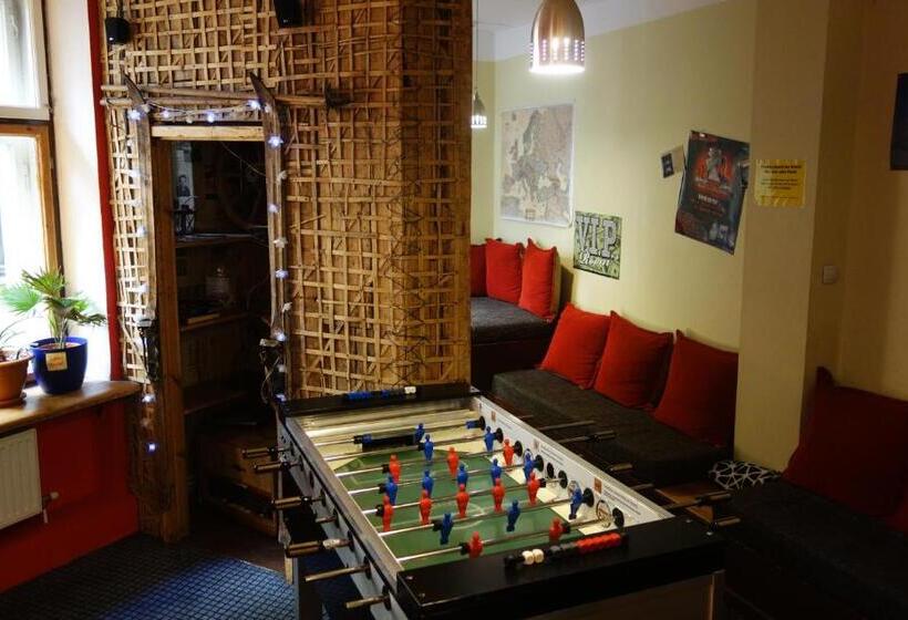 اتاق استاندارد, Naughty Squirrel Backpackers Hostel