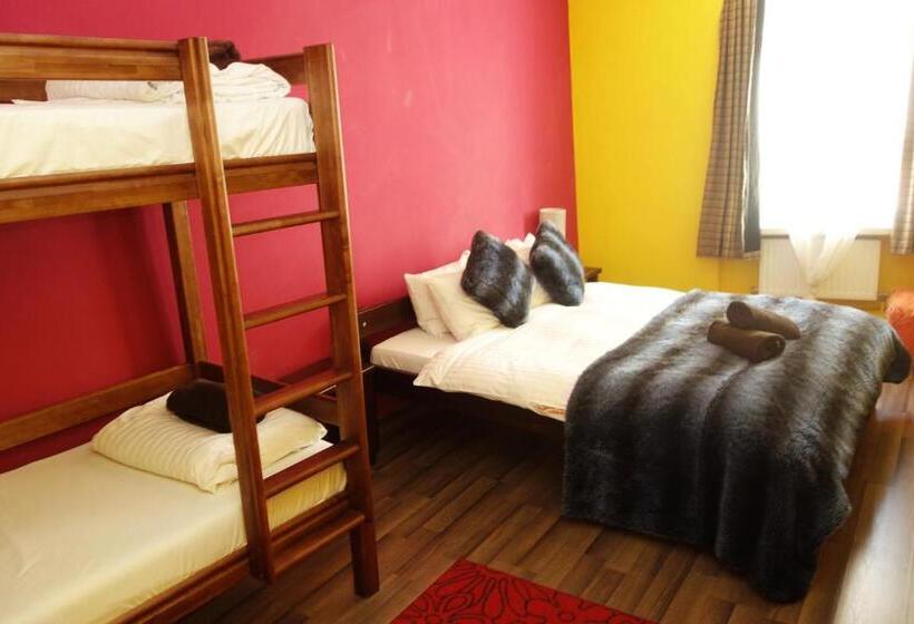 اتاق استاندارد سه تخته با سرویس بهداشتی مشترک, Naughty Squirrel Backpackers Hostel