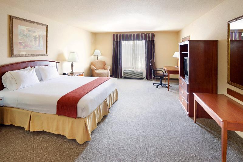Номер Стандарт Кровать Кинг Адаптированный для Инвалидов, Holiday Inn Express Hotel & Suites Kerrville By Ihg