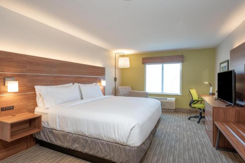 Стандартный Номер Кровать Кинг, Holiday Inn Express Hotel & Suites Thornburg S. Fredericksburg, An Ihg
