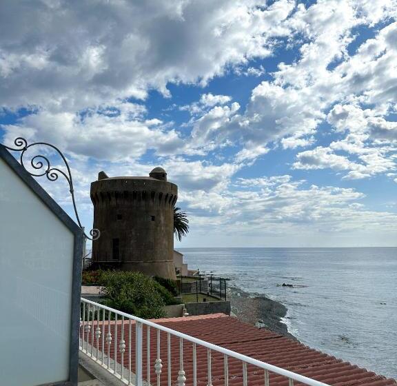 Семейный Номер Вид на Море, Torremare