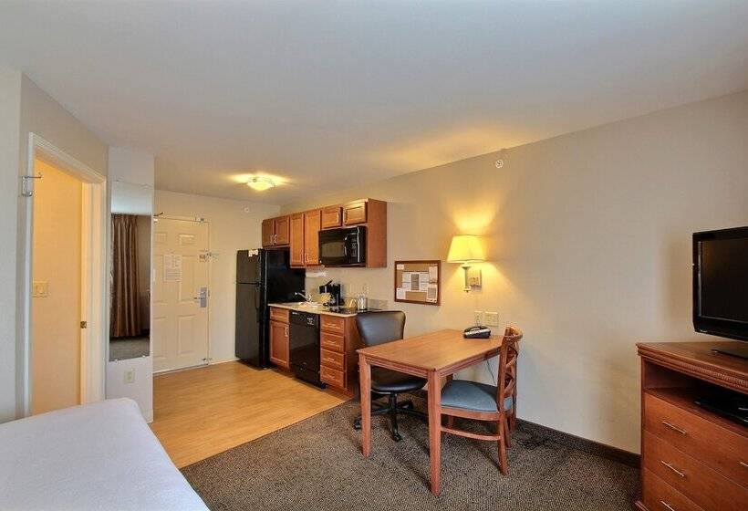 Люкс Кровать Кинг, Candlewood Suites Milwaukee Airport   Oak Creek, An Ihg