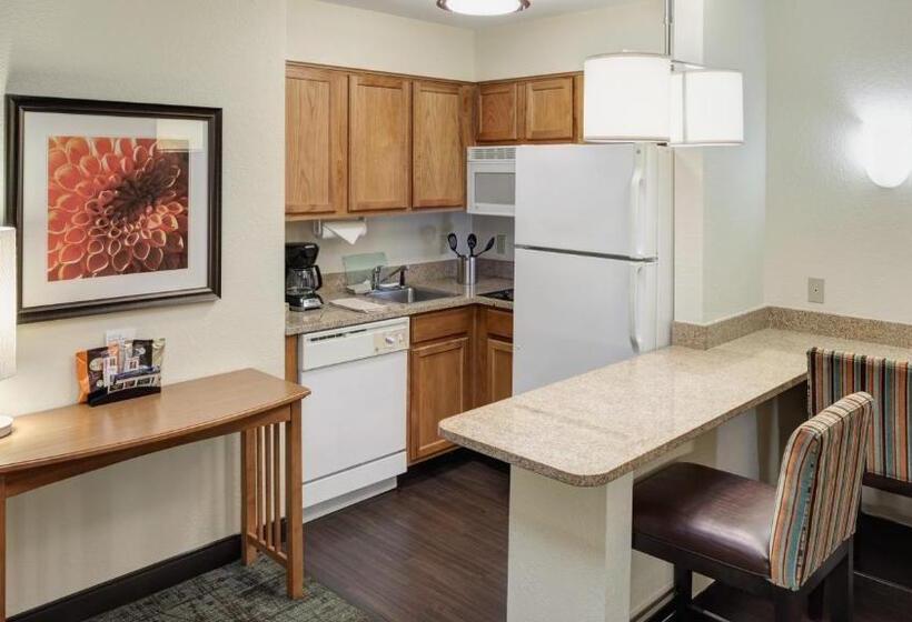 스위트 킹사이즈 침대, Staybridge Suites Jackson, An Ihg