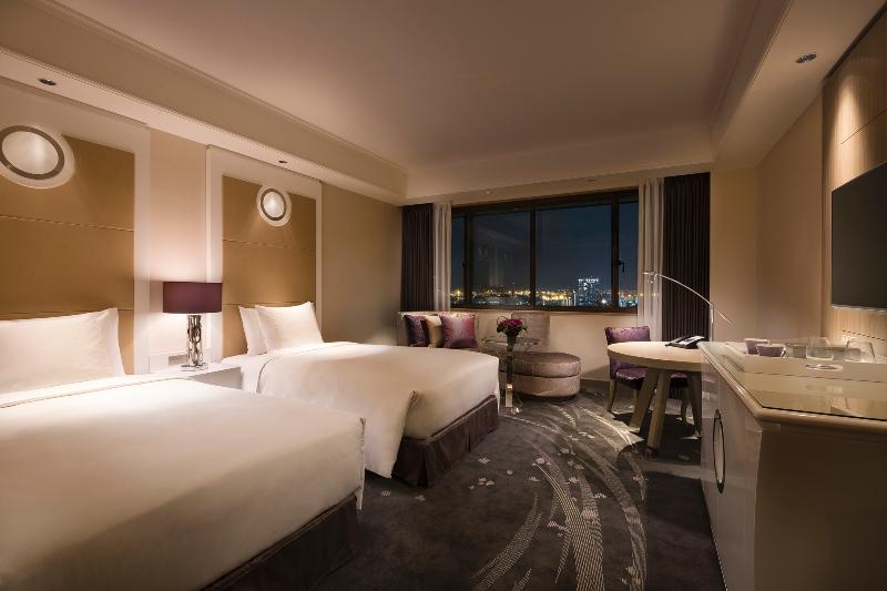 Standard Quadruple Room, Royal Astoria Hotel