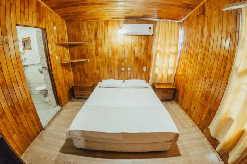 بانگلوی استاندارد, Kadir S Top Tree Houses