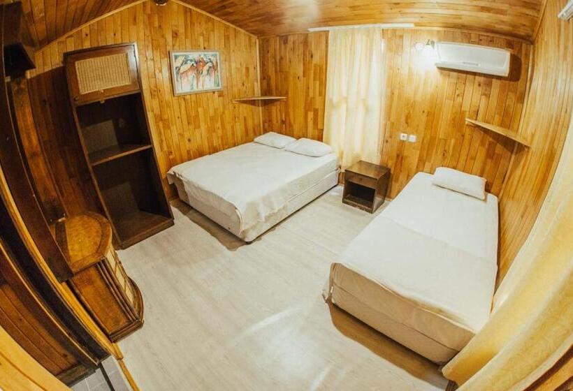 بانگلوی استاندارد, Kadir S Top Tree Houses