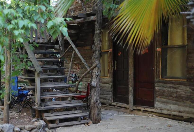بانگلوی استاندارد, Kadir S Top Tree Houses