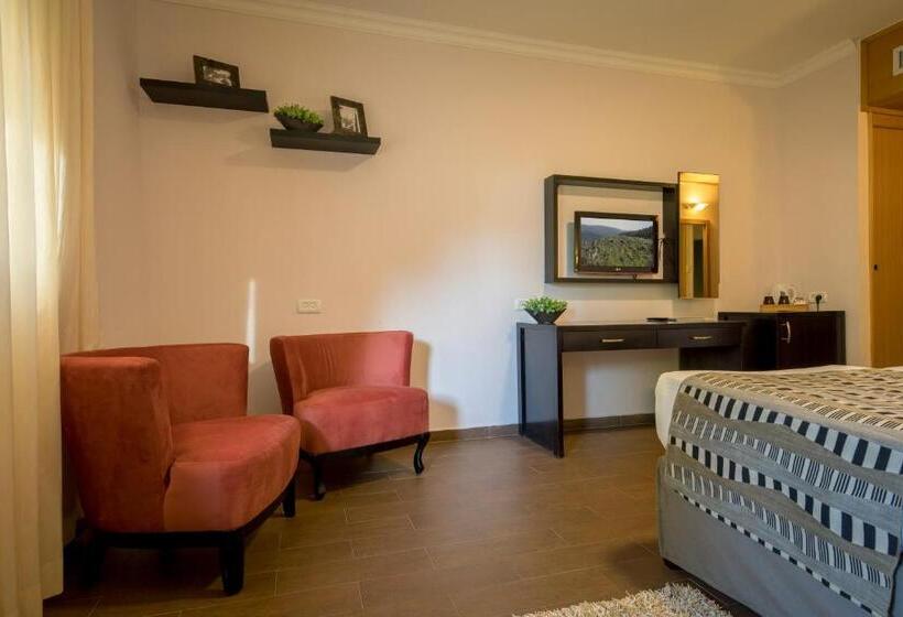Трехместный Номер Классика, C Hotel Neve Ilan
