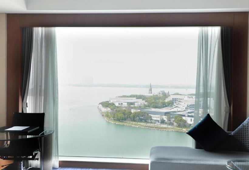带大床的标准间, Four Points By Sheraton Suzhou