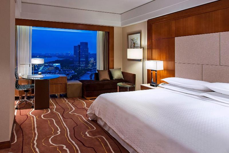 带大床的标准间, Four Points By Sheraton Suzhou