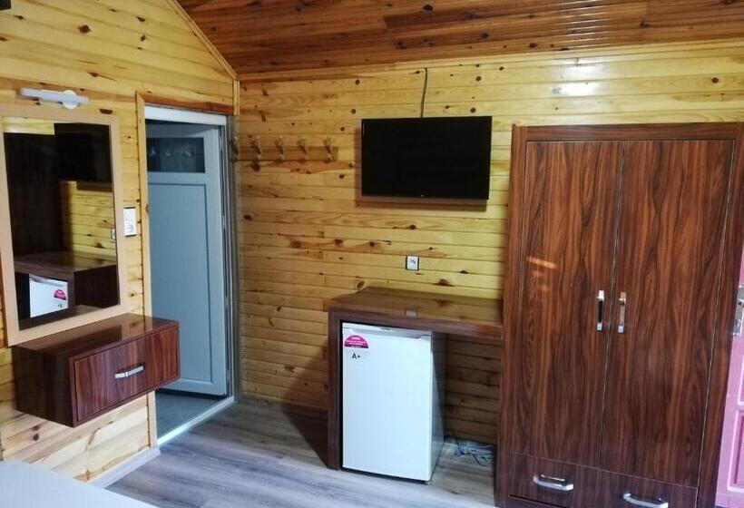 Трехместный Номер Стандарт с Балконом, Ugur Pansiyon Bungalows