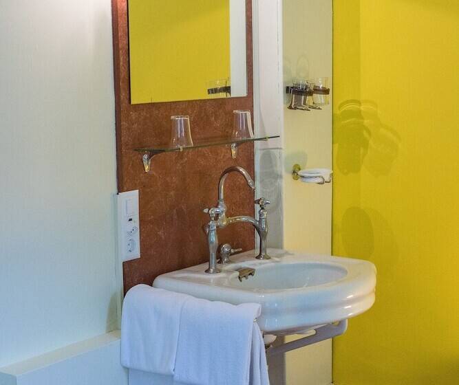 اتاق استاندارد با سرویس بهداشتی مشترک, Budget Waldhotel Unspunnen