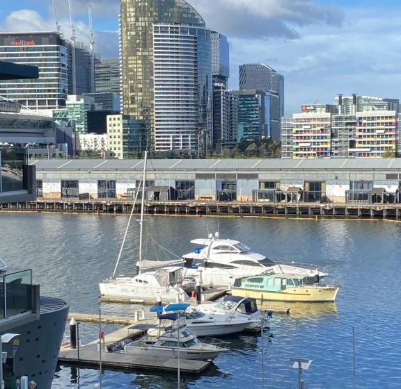2 Bedroom Apartment with Views, Akom At Docklands