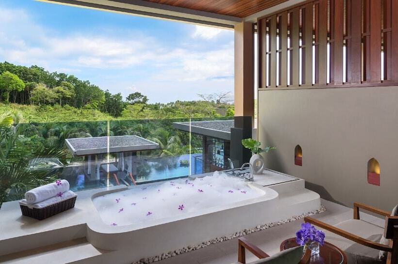 Люкс Deluxe Кровать Кинг, Avista Hideaway Phuket Patong   Mgallery