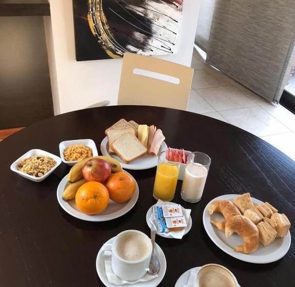 اتاق اجرایی, Kube Apartments Express