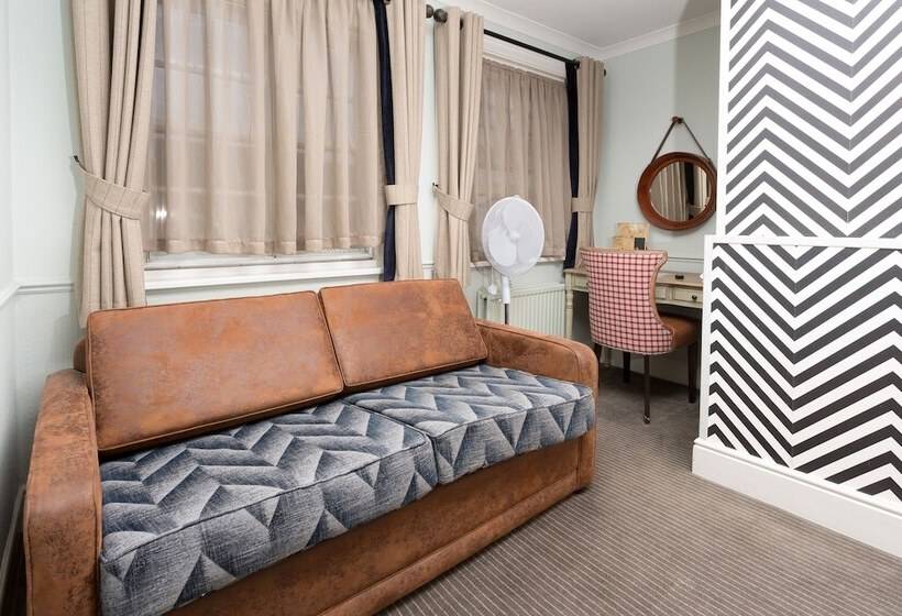 Номер Стандарт Трехместный, White Hart, Newmarket By Marston's Inns