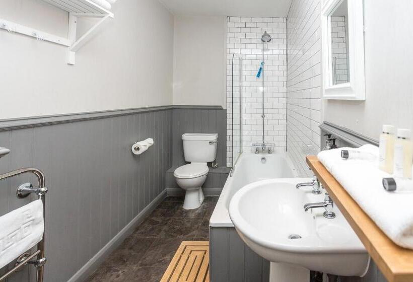 Номер Стандарт Трехместный, White Hart, Newmarket By Marston's Inns