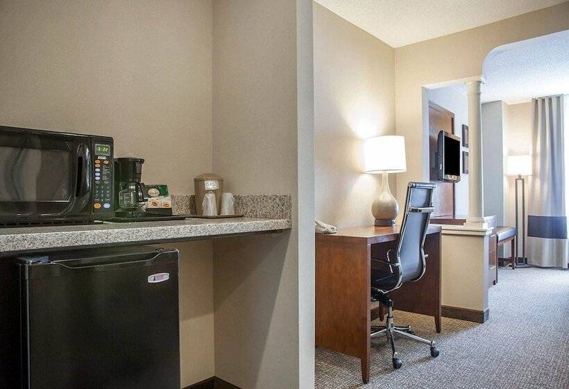 Люкс, Comfort Suites West Warwick  Providence