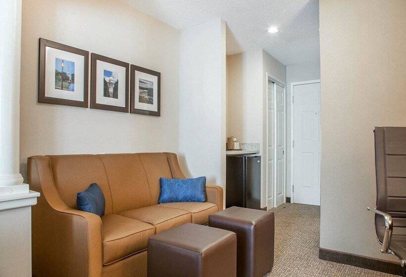 Люкс, Comfort Suites West Warwick  Providence