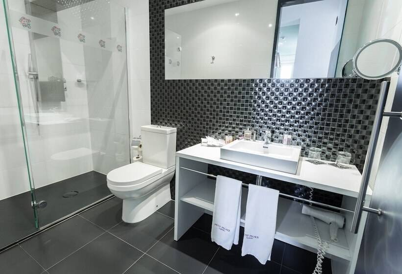Номер Стандарт Трехместный, Petit Palace Lealtad Plaza